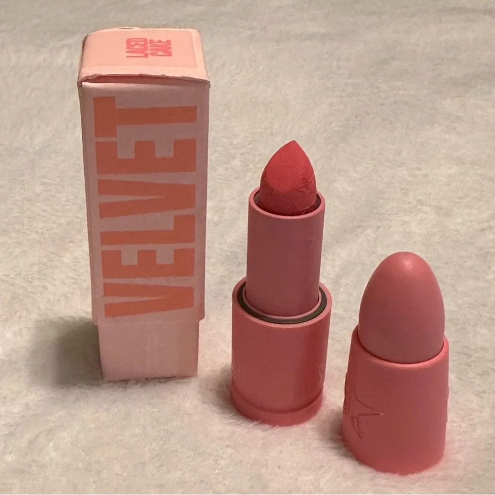 Velvet Trap Laced Cake Lipstick by Jeffree Starr